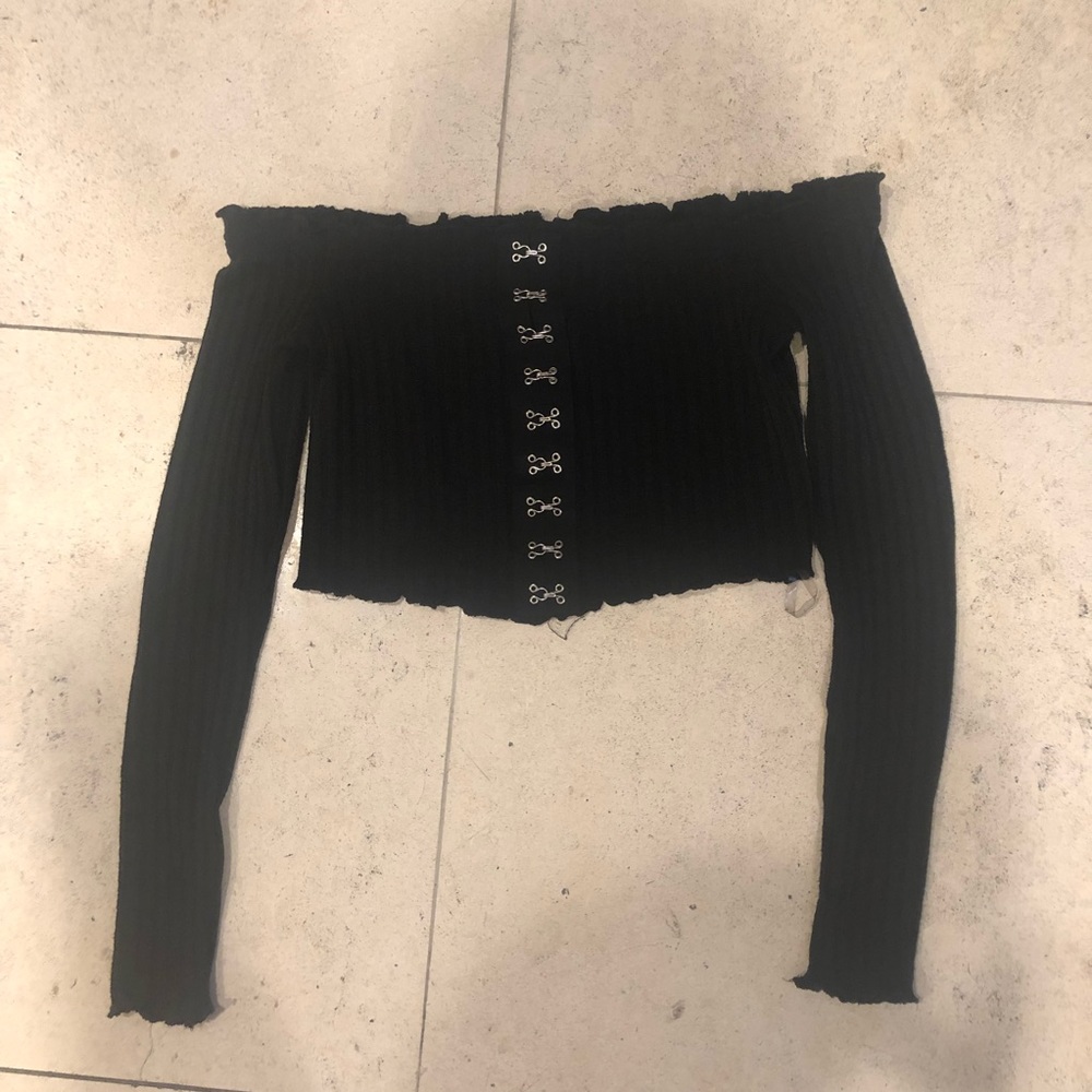 Ribbed Off shoulder black hook crop top - Picture 2 of 6